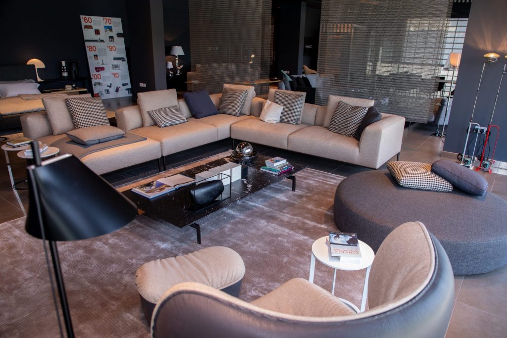 Utilizing lighting, framing, and composition for stunning interior photos in Dubai