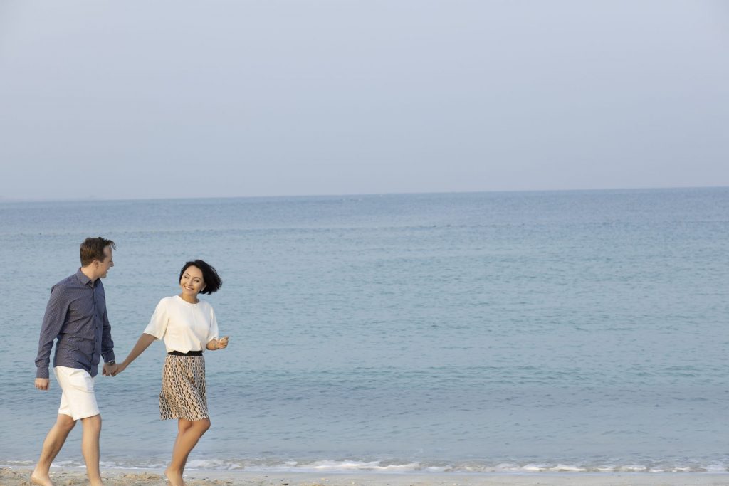 holding hands, Sea-ing world-photographer in dubai